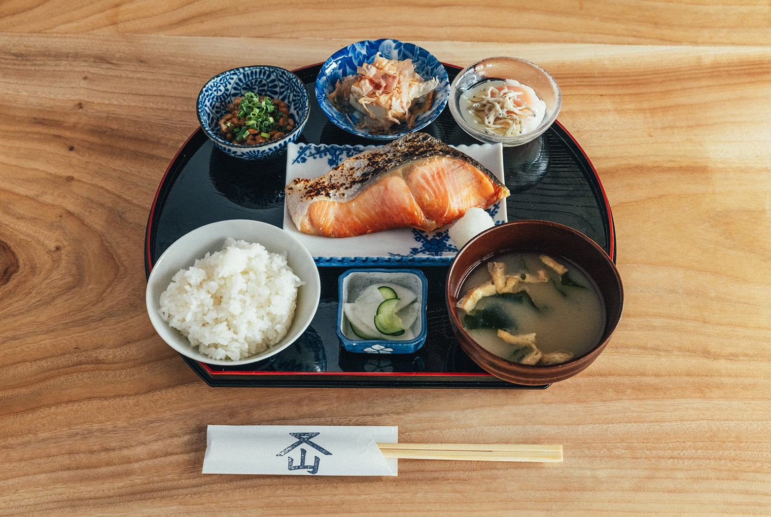 朝食